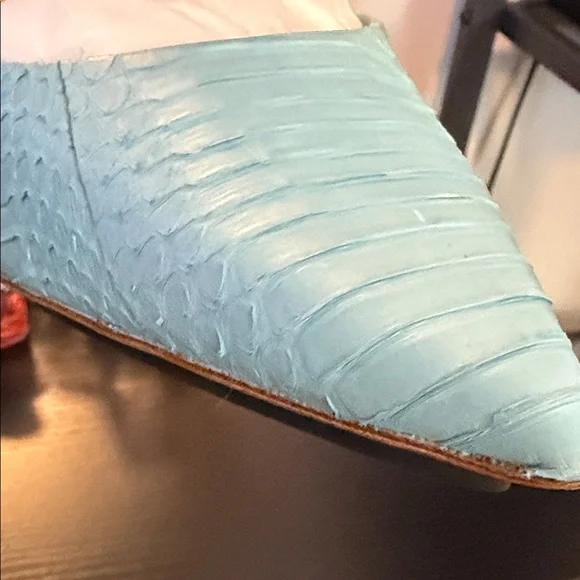 L.A.M.B. Women's Aqua Textured Heels - Picture 4 of 6